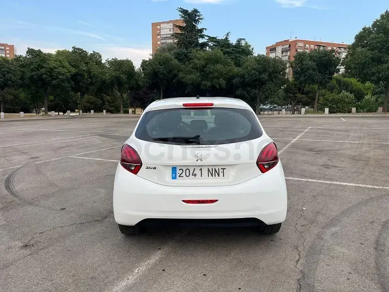 Usado Peugeot 208 Active 82 CV (60 kW) 2019 Blanco Utilitario