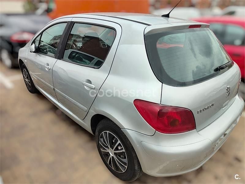 Usado Peugeot 307 136 CV (100 kW) 2005 Gris / plata Berlina