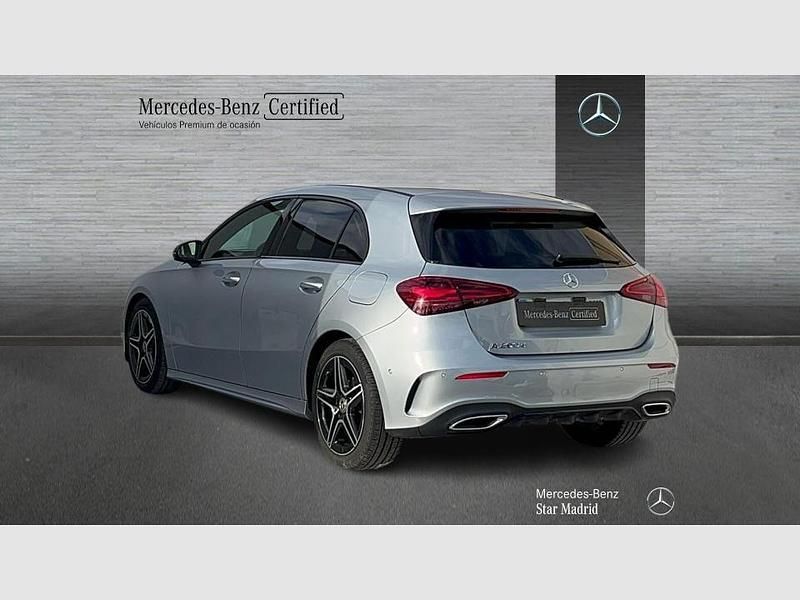 Usado Mercedes A200 AMG line 150 CV (110 kW) 2025 Plata hightech (metalizado) Utilitario