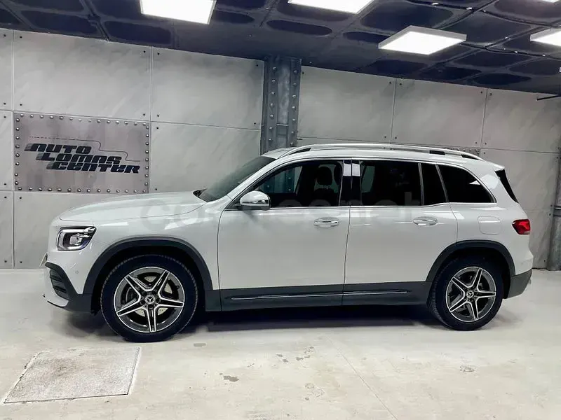 Usado Mercedes GLB200 150 CV (110 kW) 2024 Blanco SUV
