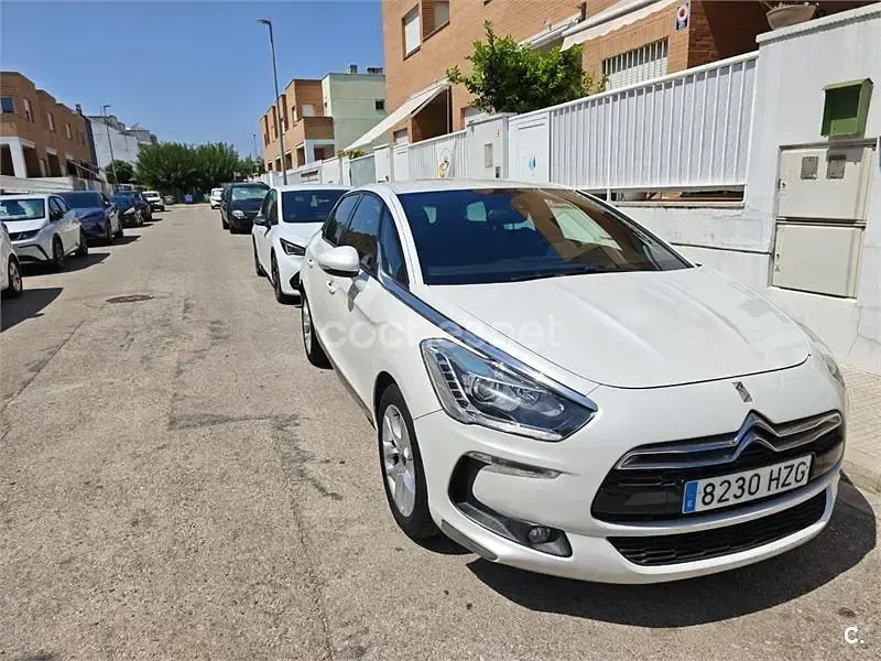 Usado Citroën DS5 114 CV (83 kW) 2014 Blanco Utilitario
