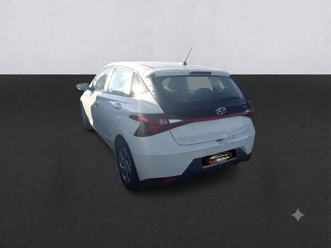 Usado Hyundai i20 99 CV (72 kW) 2021 Blanco Utilitario