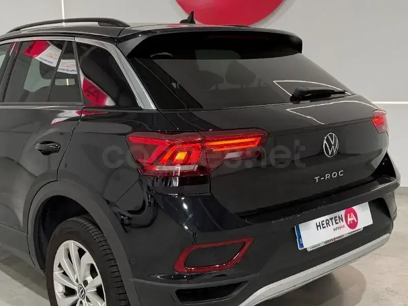 Usado VW T-Roc Life 110 CV (80 kW) 2022 Negro SUV