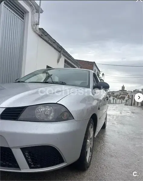 Usado Seat Ibiza Sport 100 CV (73 kW) 2003 Gris / plata Utilitario