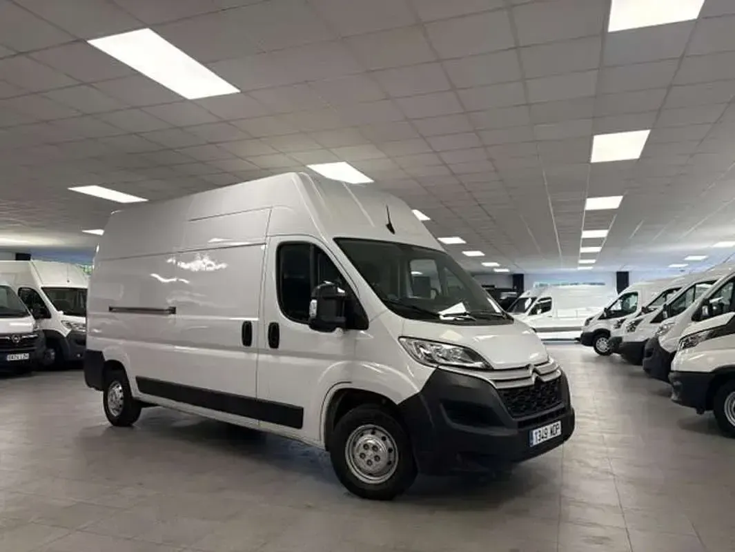 Usado Citroën Jumper 140 CV (102 kW) 2023 Blanco Monovolumen