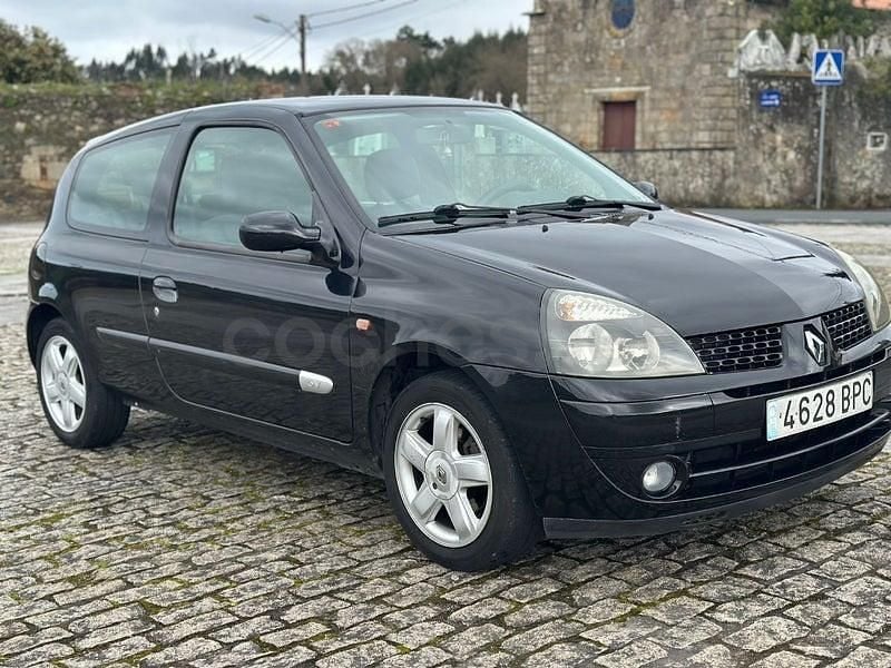 Usado Renault Clio II Dynamique 98 CV (72 kW) 2001 Negro Berlina