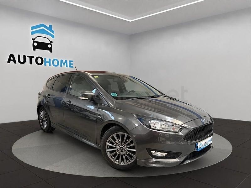 Usado Ford Focus Titanium 150 CV (110 kW) 2018 Gris / plata Berlina