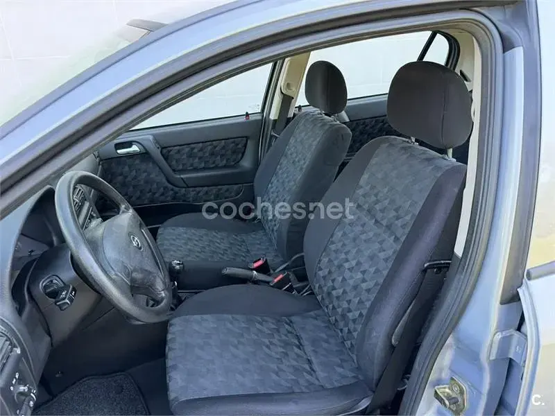 Usado Opel Astra Club 75 CV (55 kW) 2001 Gris / plata Berlina