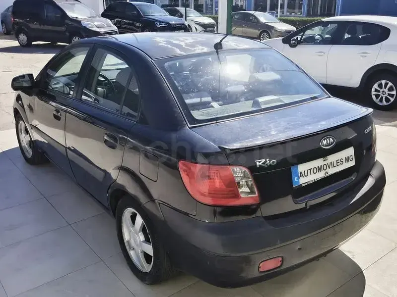 Usado Kia Rio EX 110 CV (80 kW) 2006 Negro Berlina