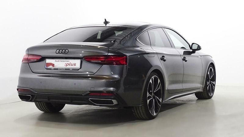 Usado Audi A5 Sportback Ambiente 163 CV (119 kW) 2022 Gris Utilitario