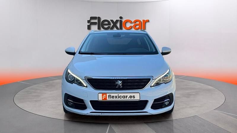 Usado Peugeot 308 Active 131 CV (96 kW) 2020 Blanco Berlina