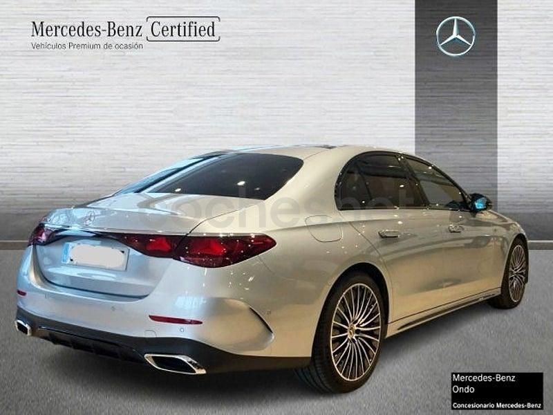Usado Mercedes E220 197 CV (144 kW) 2025 Gris / plata Berlina