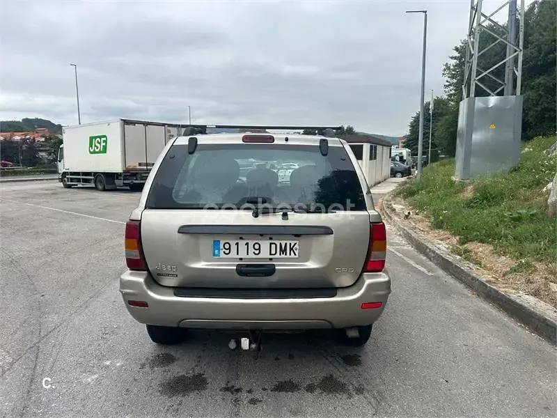 Usado Jeep Grand Cherokee Laredo 163 CV (119 kW) 2005 Gris / plata SUV