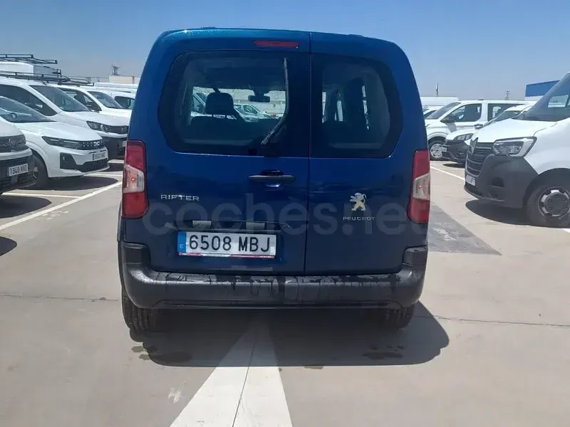 Usado Peugeot Rifter Active 100 CV (73 kW) 2022 Azul Monovolumen