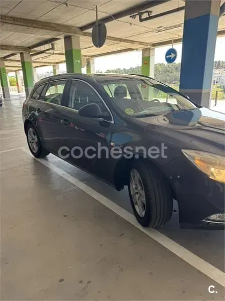 Usado Opel Insignia Cosmo 130 CV (95 kW) 2012 Negro Familiar
