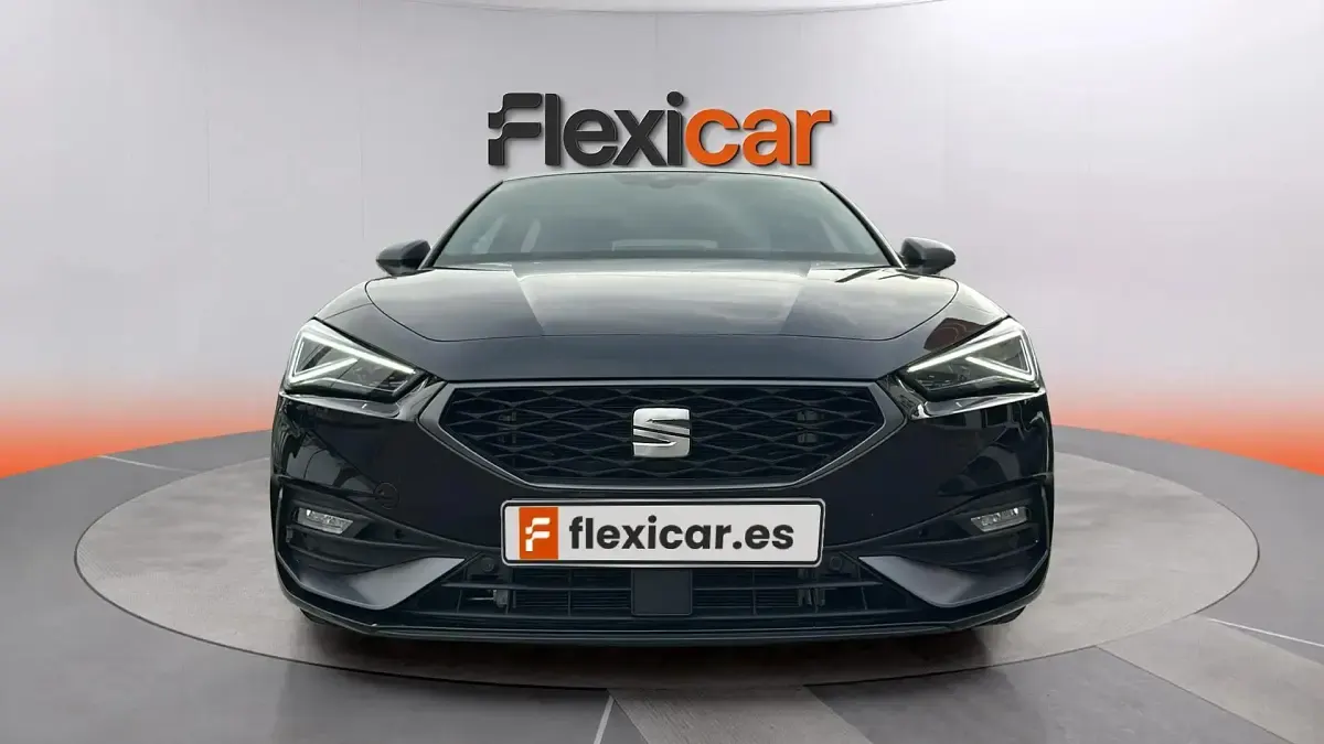 Usado Seat Leon FR 116 CV (85 kW) 2025 Negro Berlina