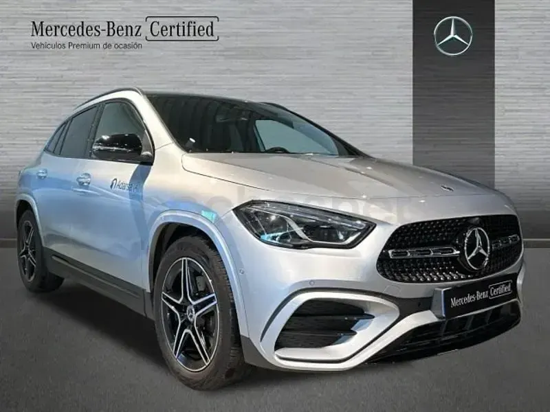 Usado Mercedes GLA200 AMG line 150 CV (110 kW) 2024 Plata hightech SUV