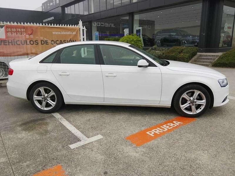 Usado Audi A4 144 CV (105 kW) 2013 Blanco Familiar