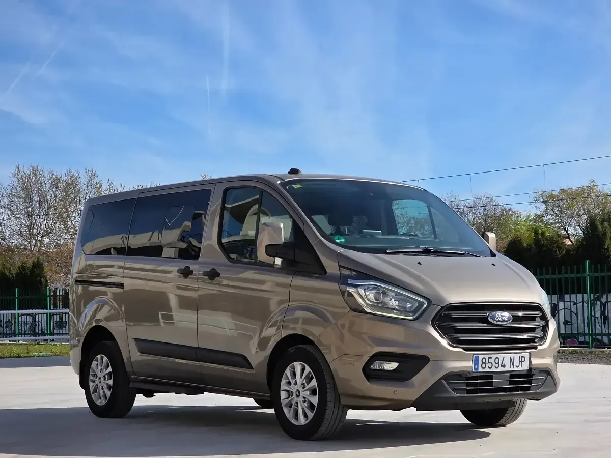 Usado Ford Tourneo Custom Trend 130 CV (95 kW) 2019 Gris Van