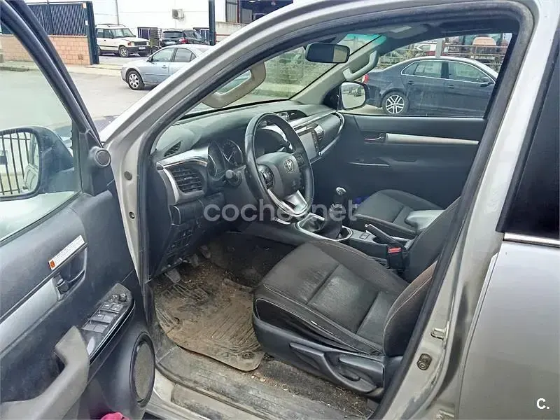 Usado Toyota HiLux 204 HP (150 kW) 2021 Cinzento Pickup