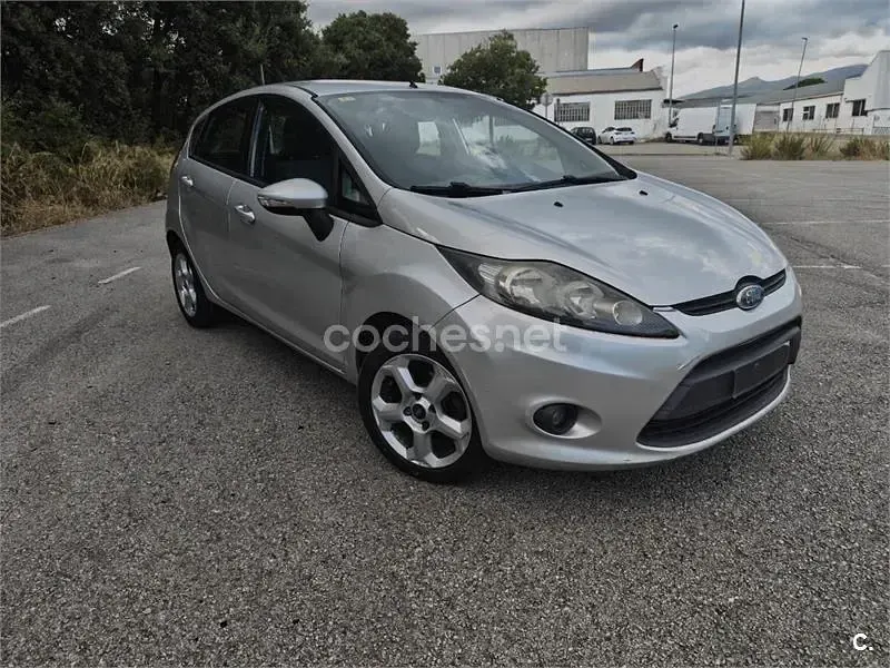 Usado Ford Fiesta Titanium 90 CV (66 kW) 2010 Blanco Berlina