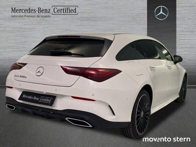 Usado Mercedes CLA250e 218 CV (160 kW) 2024 Blanco polar Berlina