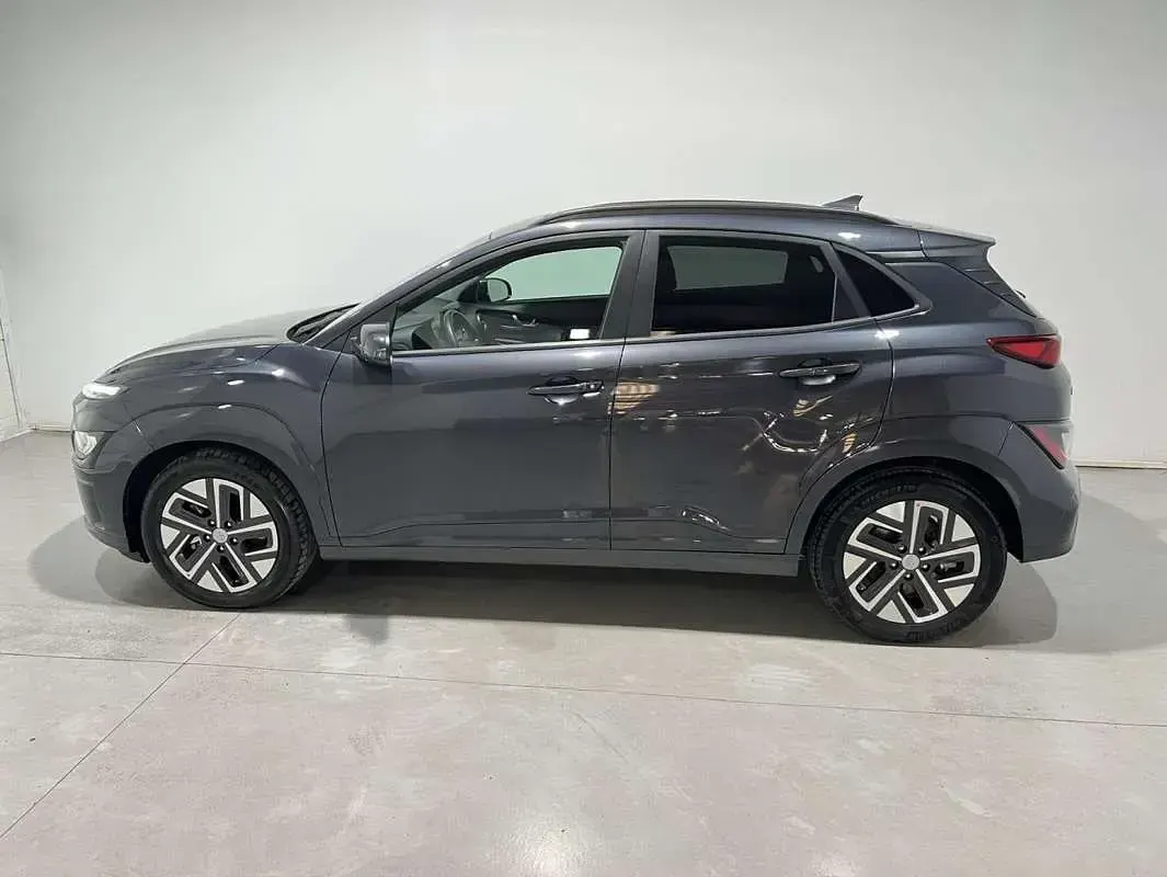 Usado Hyundai Kona Style 150 kW (204 CV) 2022 Gris SUV