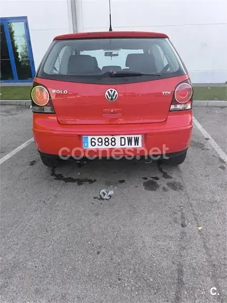 Usado VW Polo Advance 70 CV (51 kW) 2006 Rojo Utilitario