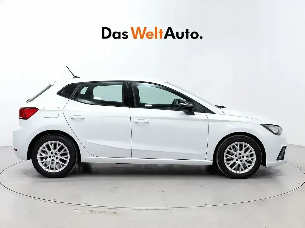 Usado Seat Ibiza FR 115 CV (84 kW) 2025 Blanco Utilitario