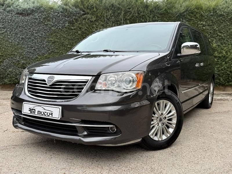 Gris / plata Usado 2015 Lancia Voyager Monovolumen | 16.500 € (Precio justo) - Imagen 1/4