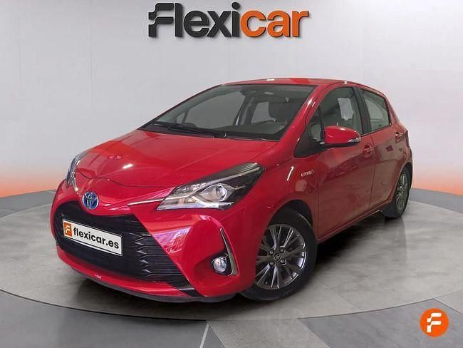 Usado Toyota Yaris Hybrid Advance 100 CV (73 kW) 2018 Rojo Berlina