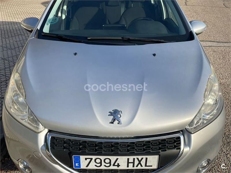 Usado Peugeot 208 Active 82 CV (60 kW) 2014 Blanco Utilitario