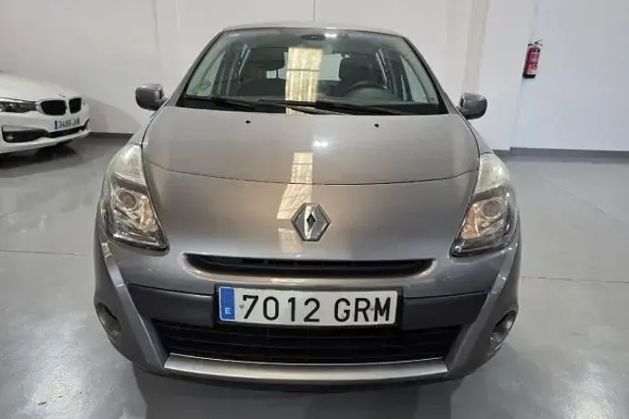 Usado Renault Clio II Exception 101 CV (74 kW) 2009 Plateado Utilitario
