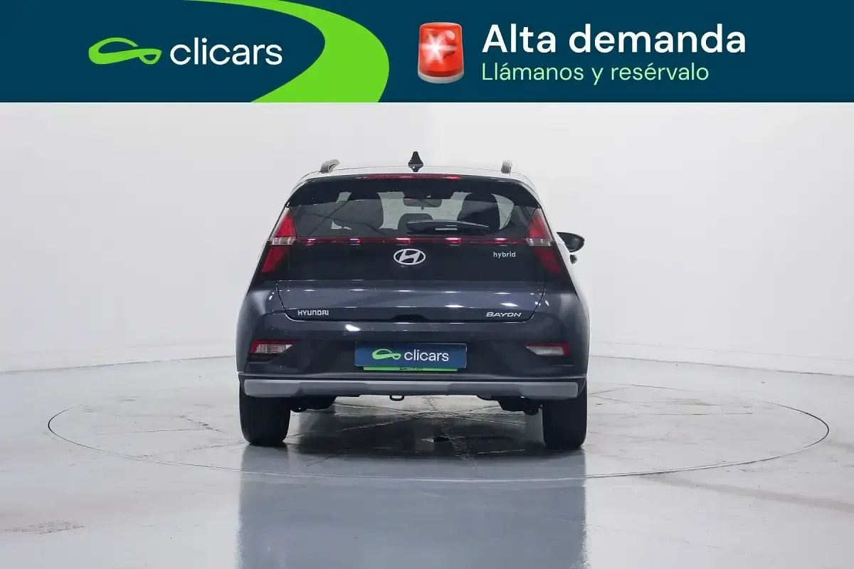 Usado Hyundai Bayon 100 CV (73 kW) 2025 Rojo SUV