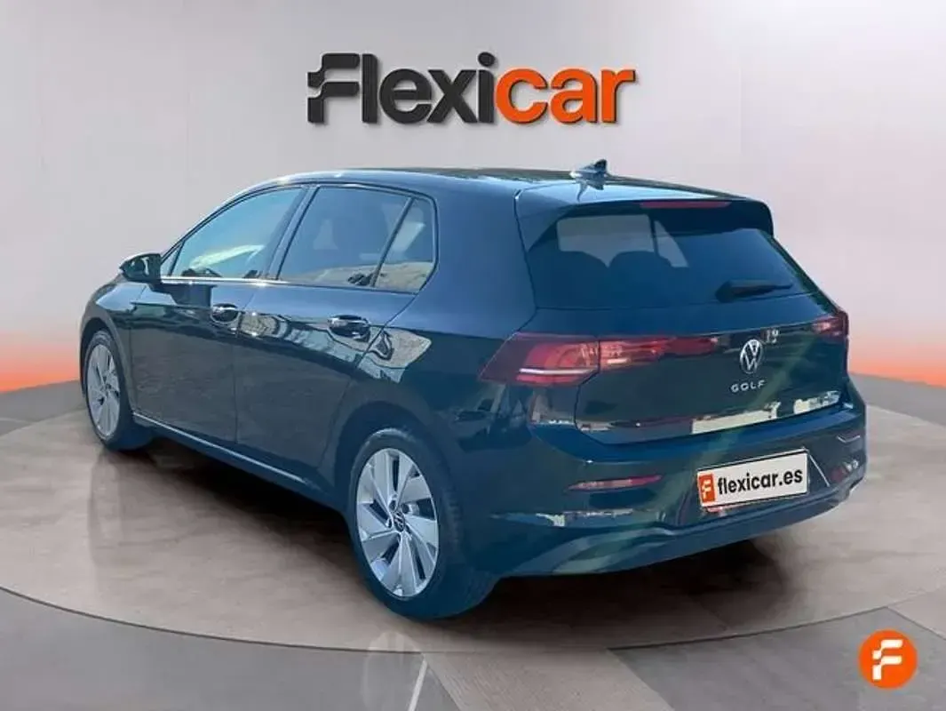 Usado VW Golf VIII 116 CV (85 kW) 2025 Negro Berlina
