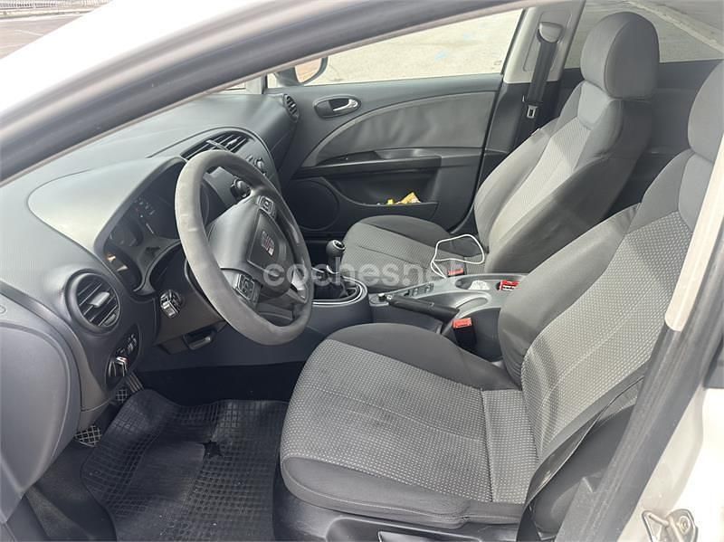 Usado Seat Leon Style 105 CV (77 kW) 2010 Blanco Utilitario