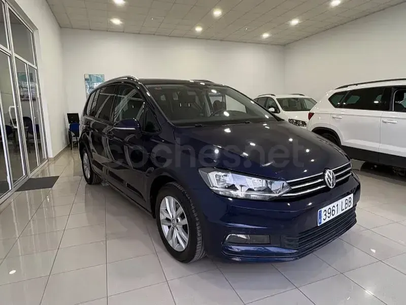 Begagnad VW Touran Advance 115 HK (84 kW) 2019 Blå Minibuss