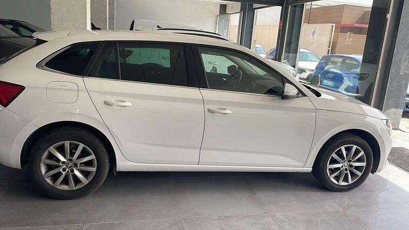 Usado Skoda Scala Ambition 95 CV (69 kW) 2022 Blanco Utilitario