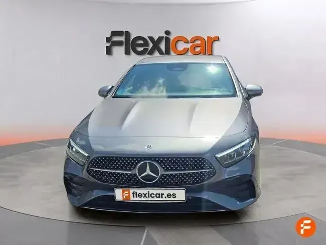 Usado Mercedes A180 136 CV (100 kW) 2024 Gris Berlina