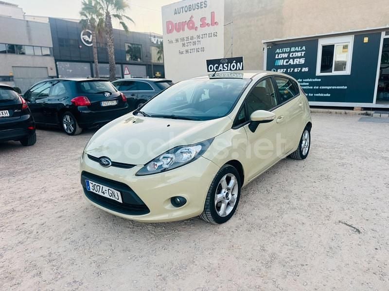 Blanco Usado 2010 Ford Fiesta Utilitario | 3950 € (Buen precio) - Imagen 1/4