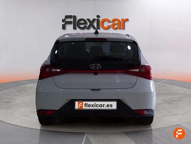 Usado Hyundai i20 100 CV (73 kW) 2021 Blanco Utilitario