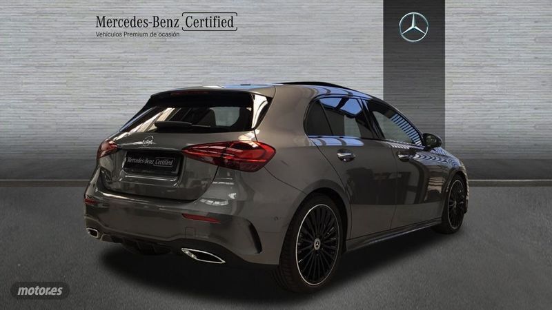 Usado Mercedes A180 AMG line 116 CV (85 kW) 2023 Gris Berlina