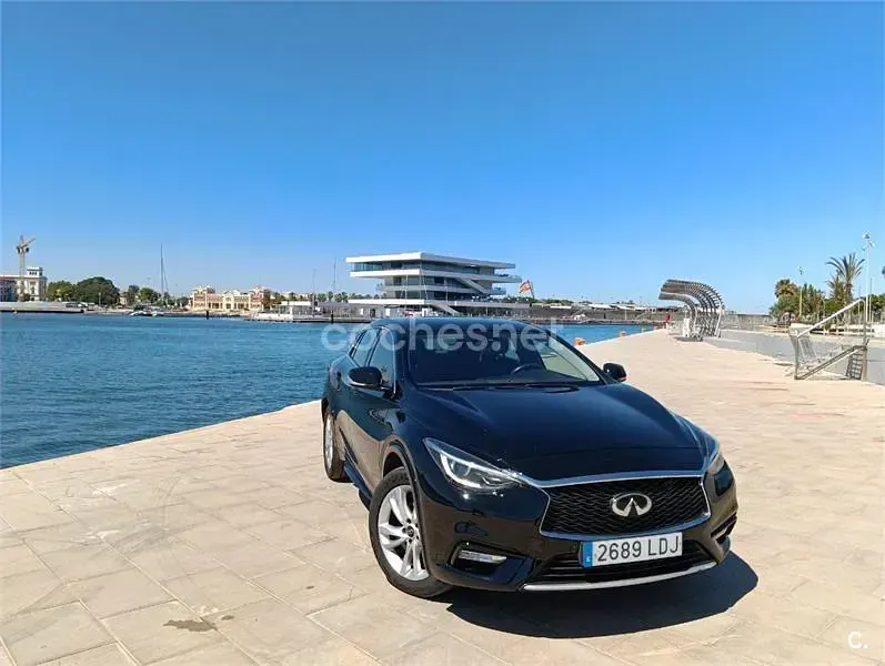 Usado Infiniti Q30 Premium 122 CV (89 kW) 2019 Negro Berlina
