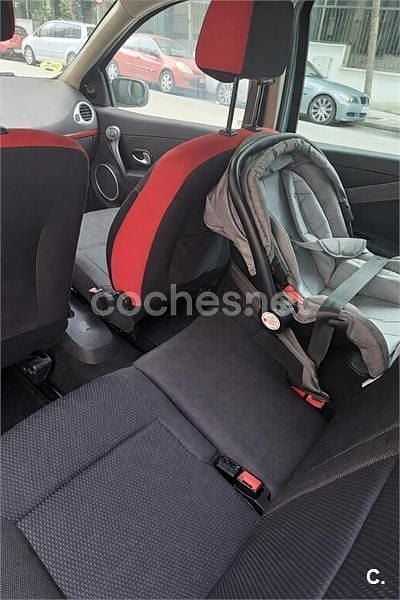 Usado Renault Clio II Rip Curl 70 CV (51 kW) 2007 Azul Berlina