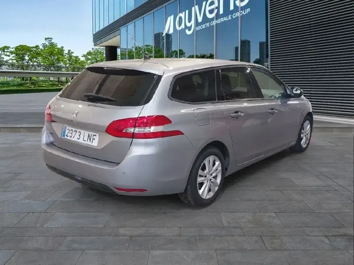 Usado Peugeot 308 Active 130 CV (95 kW) 2021 Gris Familiar
