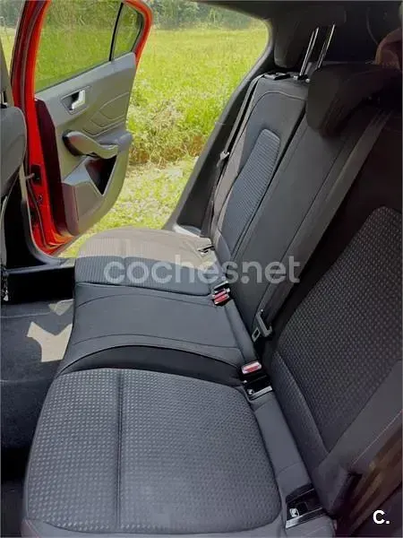 Usado Ford Focus ST-Line 125 CV (91 kW) 2019 Rojo Berlina