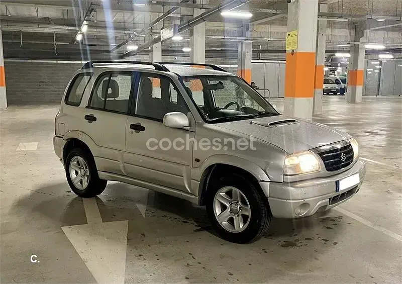 Usado Suzuki Grand Vitara 109 CV (80 kW) 2003 Gris / plata SUV