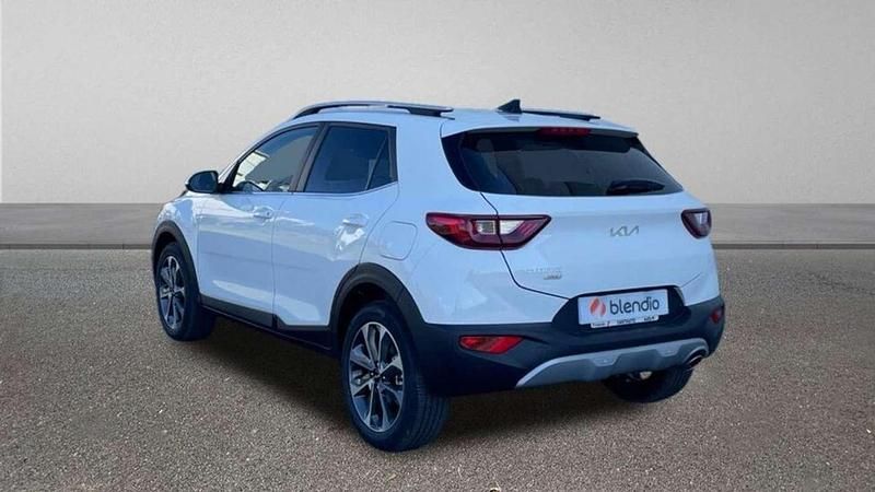 Usado Kia Stonic Style 101 CV (74 kW) 2025 Blanco SUV
