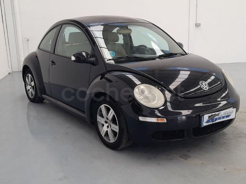 Begagnad VW New Beetle 105 HK (77 kW) 2007 Svart Halvkombi