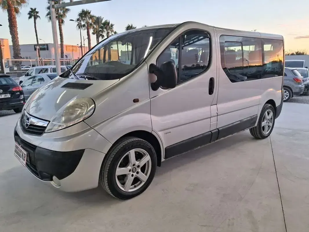 Usado Opel Vivaro 114 CV (83 kW) 2012 Gris Monovolumen